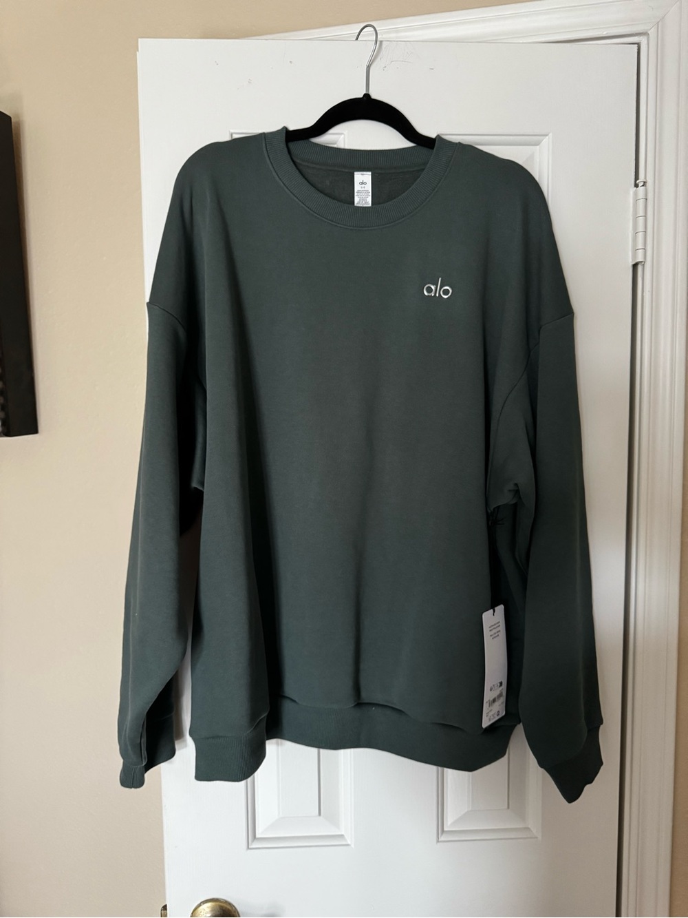 ALO Yoga Men's Crewneck Sweater in Forest Green